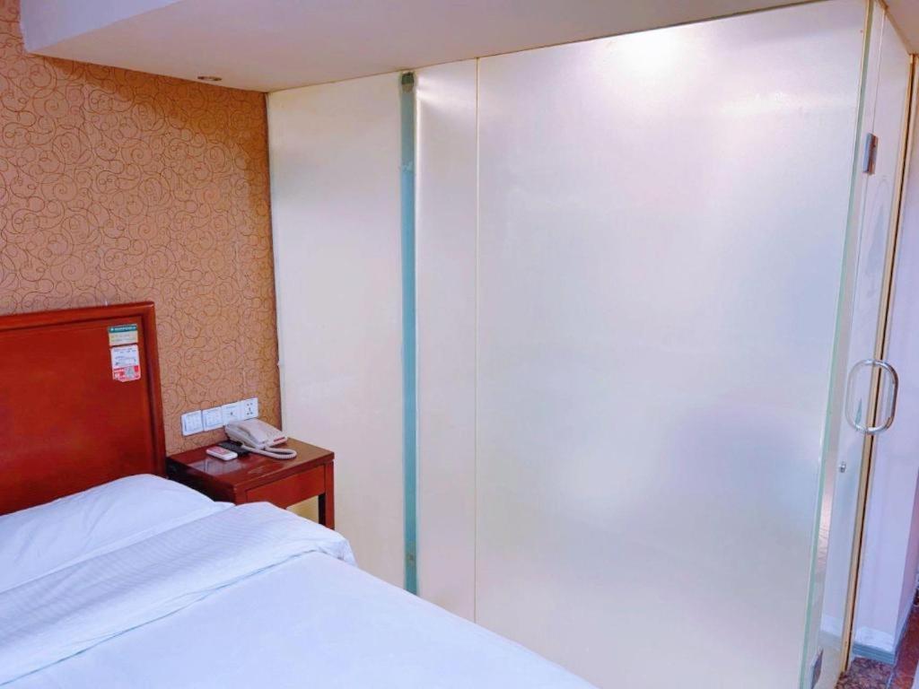 Greentree Inn Xi'An Bell And Drum Tower Food Street Ancient City Wall Ximen Express Hotel Exterior photo