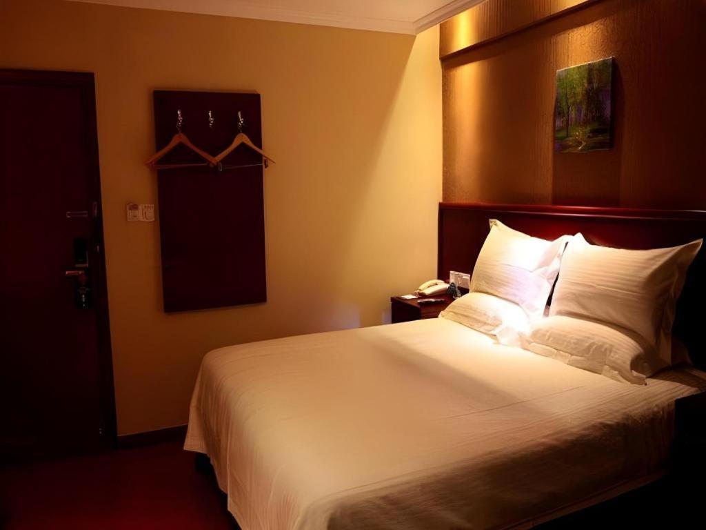 Greentree Inn Xi'An Bell And Drum Tower Food Street Ancient City Wall Ximen Express Hotel Exterior photo